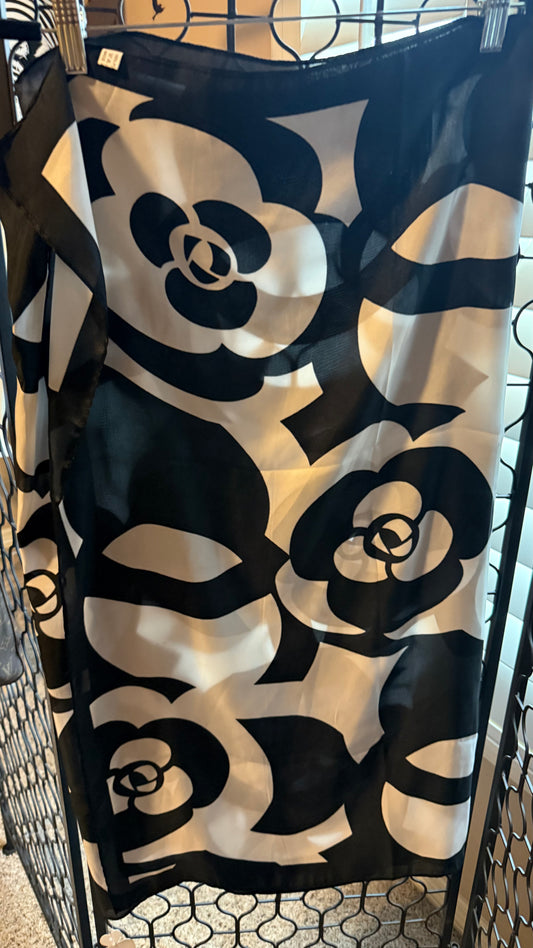 Black and white Scarve