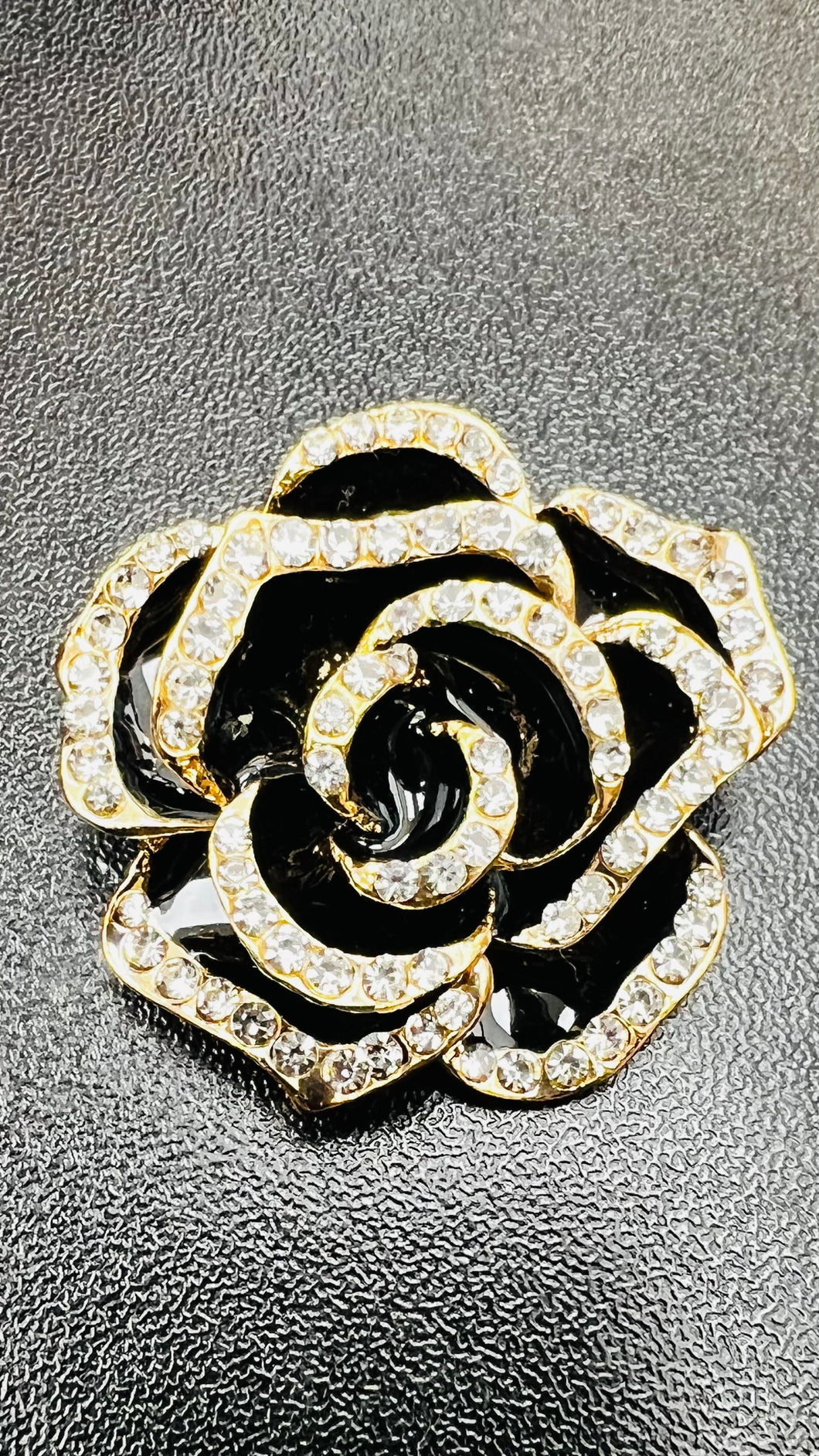 Rose Noir Pin