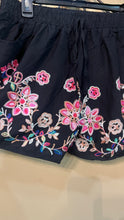 Load image into Gallery viewer, Gigi Flower Shorts
