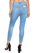 Load image into Gallery viewer, Stephanie Light Wash High Rise Jean
